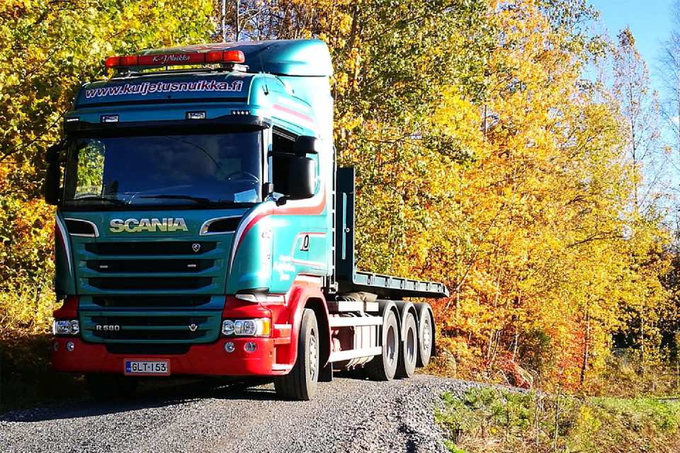 Kuljetuspalvelun rekat hoitavat kuljetuspalvelut ja kappaletavarankuljetukset Uudellamaalla, Loviisassa ja Sipoossa.